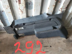 ліва накладка замість дверної карти у 3 ряду (купили з цього авто за 100 у.е.)